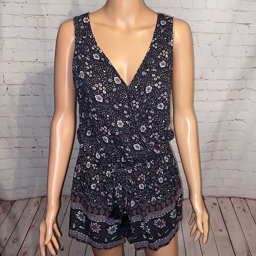 American Eagle Outfitters gray boho floral romper size medium boho